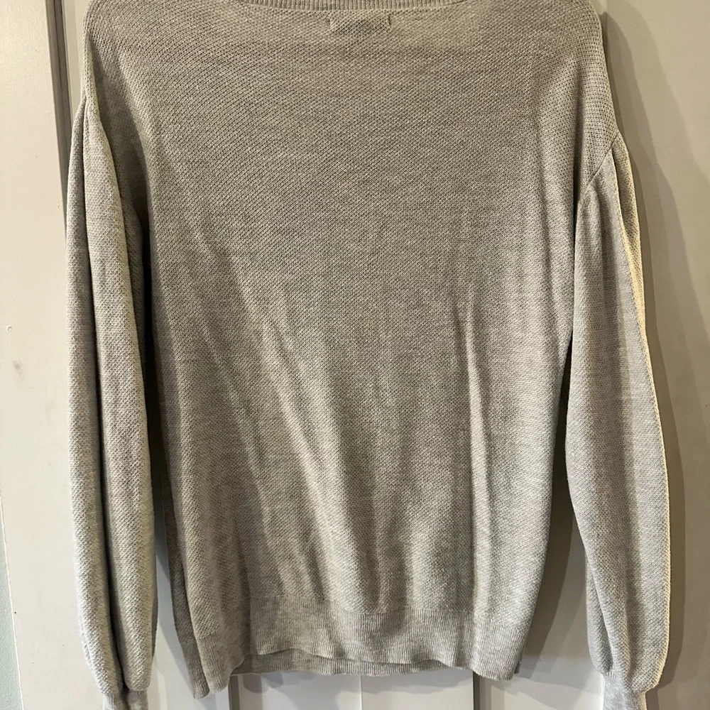 Soft waffle light gray sweater‎